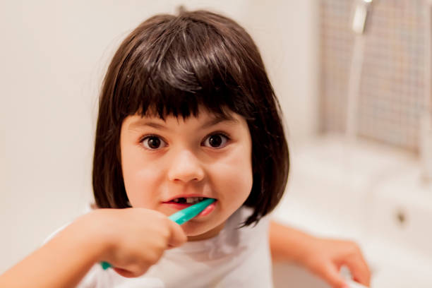 istock Little girl brushing teeth 913571538