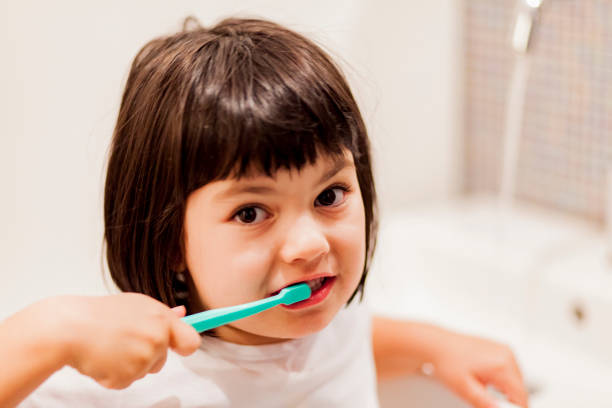 istock Little girl brushing teeth 913571540