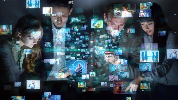 istock Group of people watching many pictures. 913588258