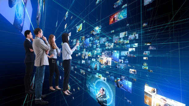 istock Group of people watching many pictures. 913588314