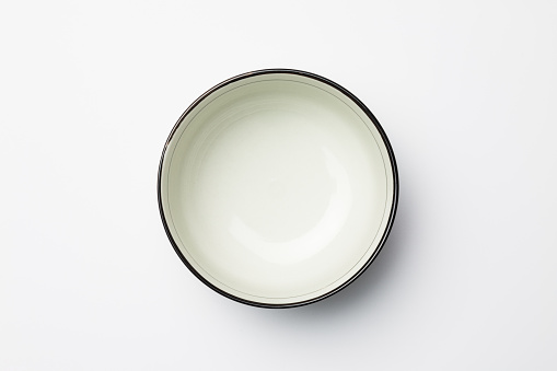 istock White bowl on white background 913589148