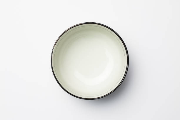 tigela branca em fundo branco - plate ceramics pottery isolated - fotografias e filmes do acervo