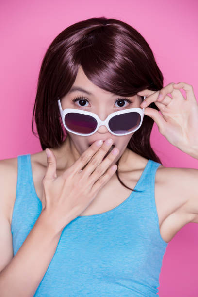 istock woman wear sunglasses 913606302