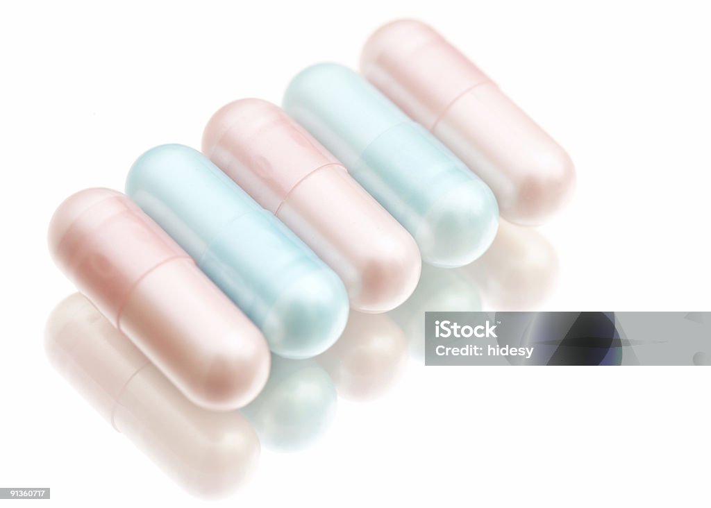 Fille et garçon Capsules - Photo de Blanc libre de droits