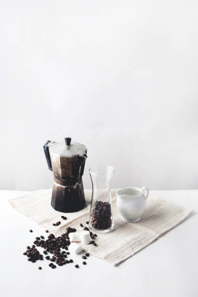 istock Arabica coffee in moka pot On a white background 913610318