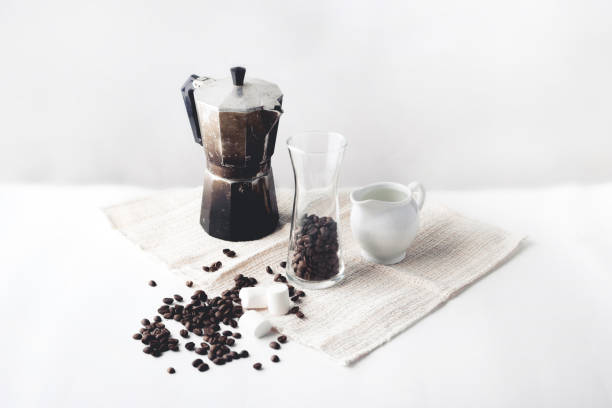 istock Arabica coffee in moka pot On a white background 913610370