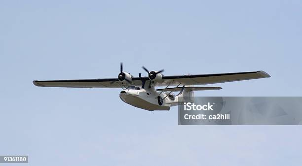 Extraño Avión Foto de stock y más banco de imágenes de Agua - Agua, Ala de avión, Anticuado