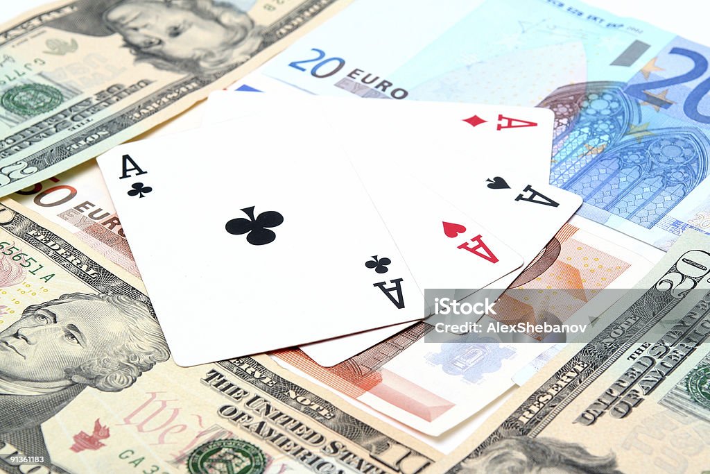 Denaro che giocano a carte - Foto stock royalty-free di Affari