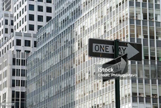 Foto de Uma Maneira Ruas Cidade De Nova York e mais fotos de stock de Carro - Carro, Cidade, Edifício Comercial