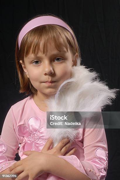 Ritratto Di Una Bambina Con Ventilatore Piegato - Fotografie stock e altre immagini di Adolescente - Adolescente, Adolescenza, Adulto