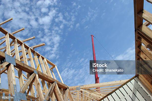 Edilizia Casa Con Telaio In Legno E Cemento - Fotografie stock e altre immagini di Ampliamento di una casa - Ampliamento di una casa, Architettura, Cantiere di costruzione