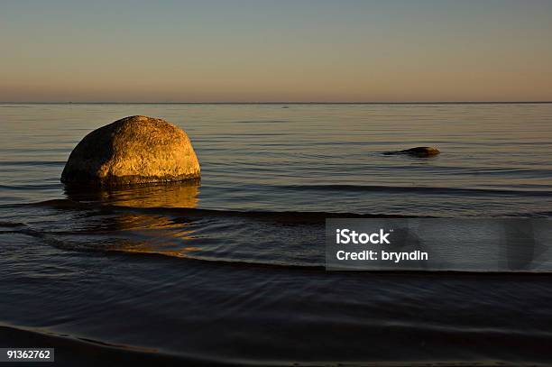 Costa Do Mar Ao Pôr Do Sol - Fotografias de stock e mais imagens de Anoitecer - Anoitecer, Ao Ar Livre, Azul