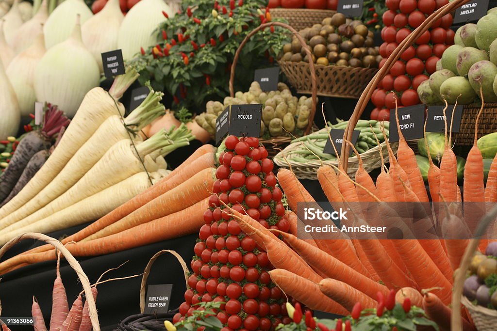 Colorido mercado de legumes - Foto de stock de Alimentação Saudável royalty-free