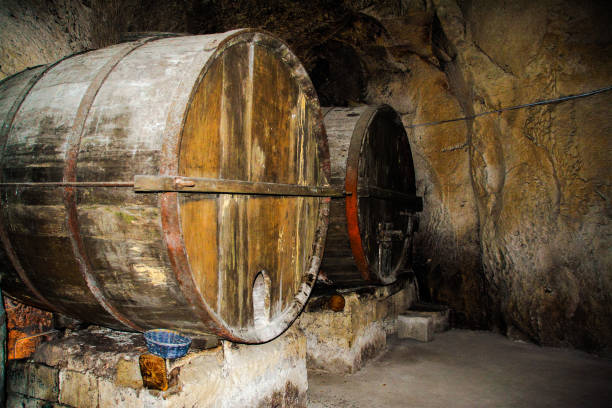 istock wood wine barrique 913637530