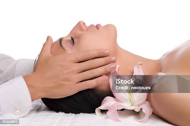 Massage Stockfoto und mehr Bilder von Frauen - Frauen, Lilien, Nur Frauen