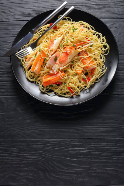 istock tasty spaghetti with Crab on black plate 913641870