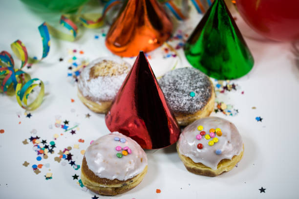 istock Balloons with streamers and donuts 913642220