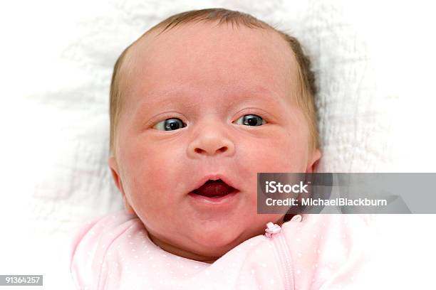 Ludzienewborn Szczęśliwy Dziecka - zdjęcia stockowe i więcej obrazów Białe tło - Białe tło, Fajny, Fotografika