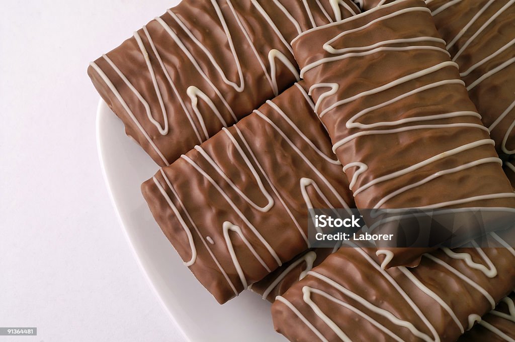 Galletas de Chocolate en un plato en primer plano - Foto de stock de Al horno libre de derechos
