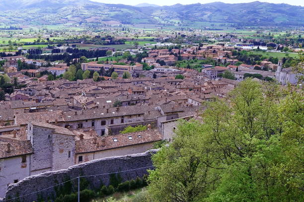 istock Aerial view of Gubbio 913644966