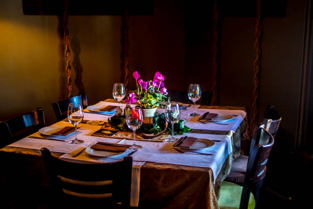 istock a modern table set with a floral arrangement 913646274