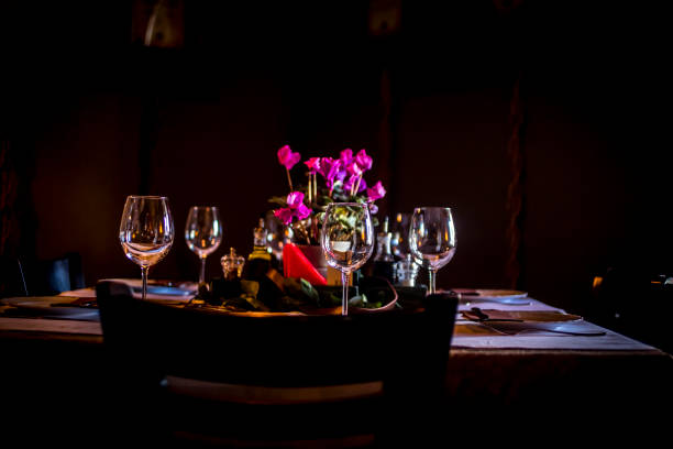 istock a modern table set with a floral arrangement 913646440