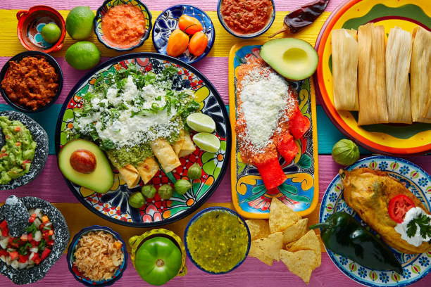 green and red enchiladas with mexican sauces - mexican dish imagens e fotografias de stock