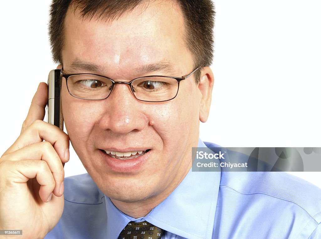 Cruce Eyed hombre con un teléfono celular - Foto de stock de Adulto libre de derechos