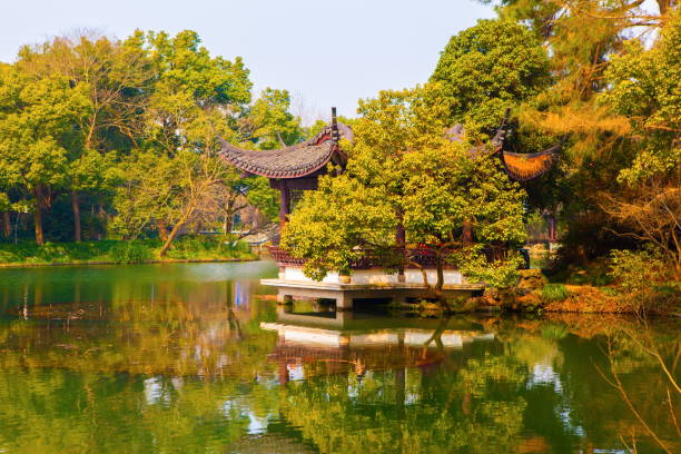 istock Chinese classical garden scenery- West Lake in Hangzhou 913658196