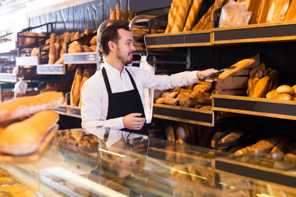 istock Seller offering fresh loaf of bread 913661492