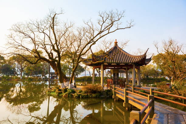istock Hangzhou West Lake scenery 913669102