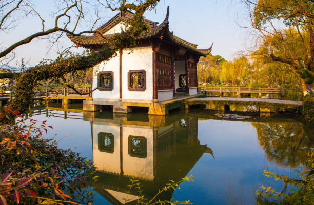 istock Hangzhou West Lake scenery 913672428
