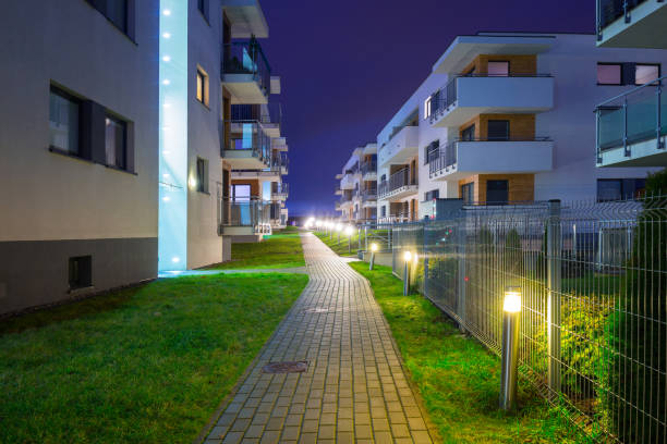 istock Urban scenery od Pruszcz Gdanski at dusk 913672974