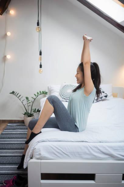 istock Young Chinese woman preparing for jogging 913678134