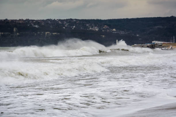 istock Storm and big waves in Varna 913685672