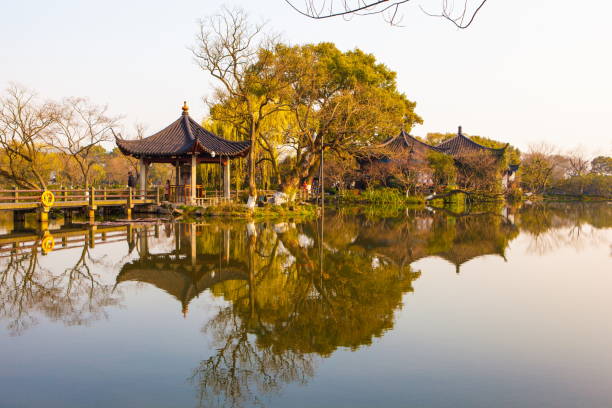 istock Hangzhou West Lake scenery 913688774