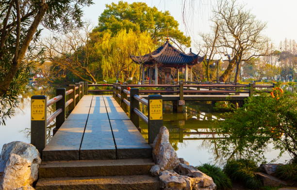 istock Hangzhou West Lake scenery 913690388