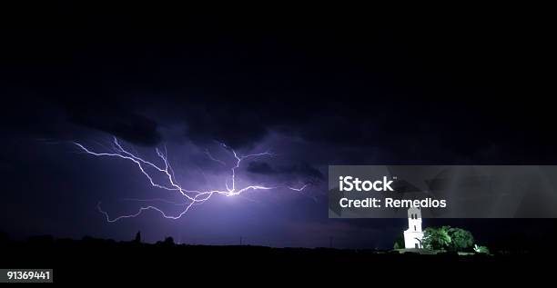 Big Storm Tienen Iglesia Foto de stock y más banco de imágenes de Agua - Agua, Aire libre, Cielo