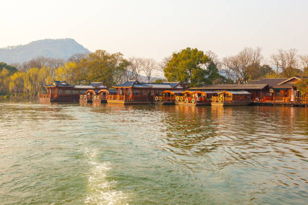 istock Hangzhou West Lake scenery 913696820