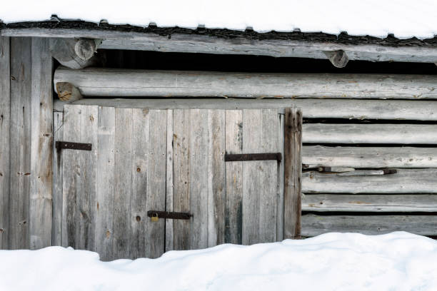 istock Old wooden barn door with snow 913701188