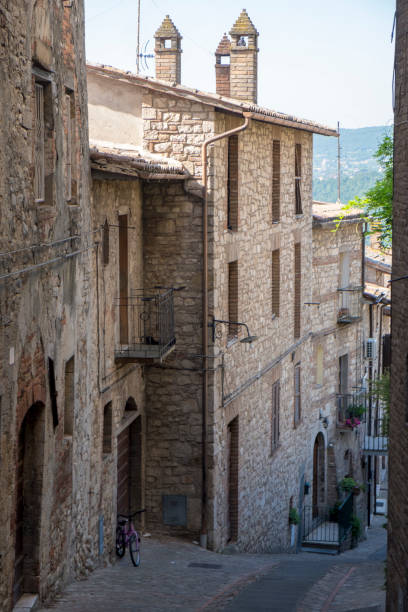 istock Todi, Umbria, historic buildings 913705196