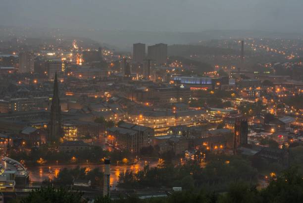 Halifax, UK in strömendem Regen – Foto