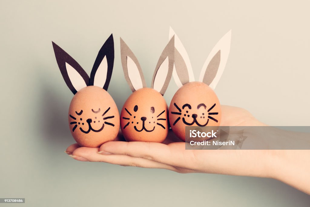 Drei kleine Osterhasen gemacht aus einem Ei - Lizenzfrei Osterei Stock-Foto