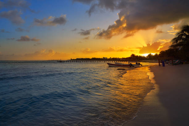mahahual karibik-strand in costa maya - costa maya stock-fotos und bilder