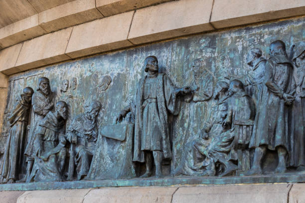 istock Elements of the monument to Columbus 913710130