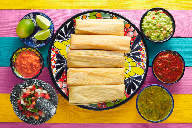 tamale with corn leaf and sauces guacamole - guacamole avocado mexican culture food imagens e fotografias de stock