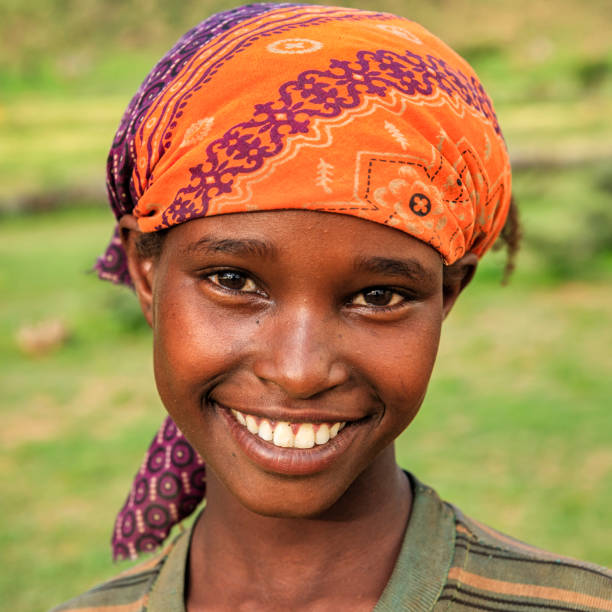 молодая женщина из племени борана, южная эфиопия, африка - africa ethiopia indigenous culture african tribal culture стоковые фото и изображения