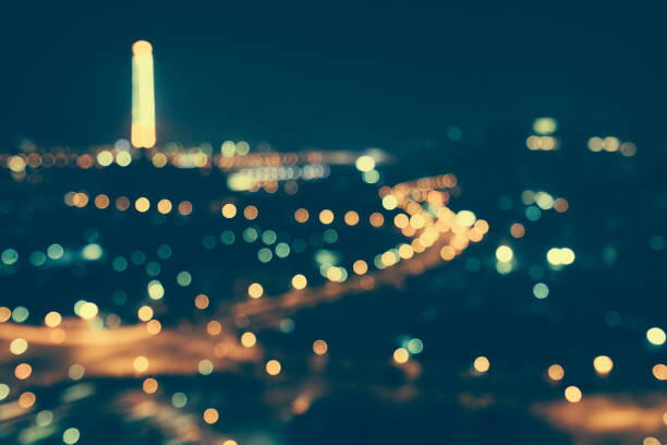 istock Defocused Urban Scene at Night 913723052