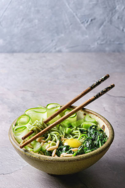 istock Green noodles bowl 913725720