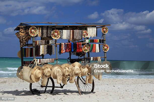 Сувенирный Киоск На Пляж Варадеро Куба — стоковые фотографии и другие картинки Пляж - Пляж, Бирюзовый, Магазин